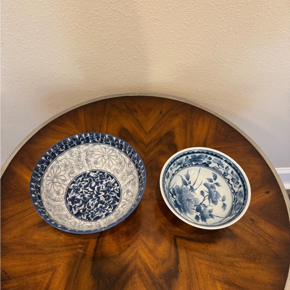 2 Blue  and White Porcelain Decorative Bowls In Excellent Condition - Picture 11 of 12